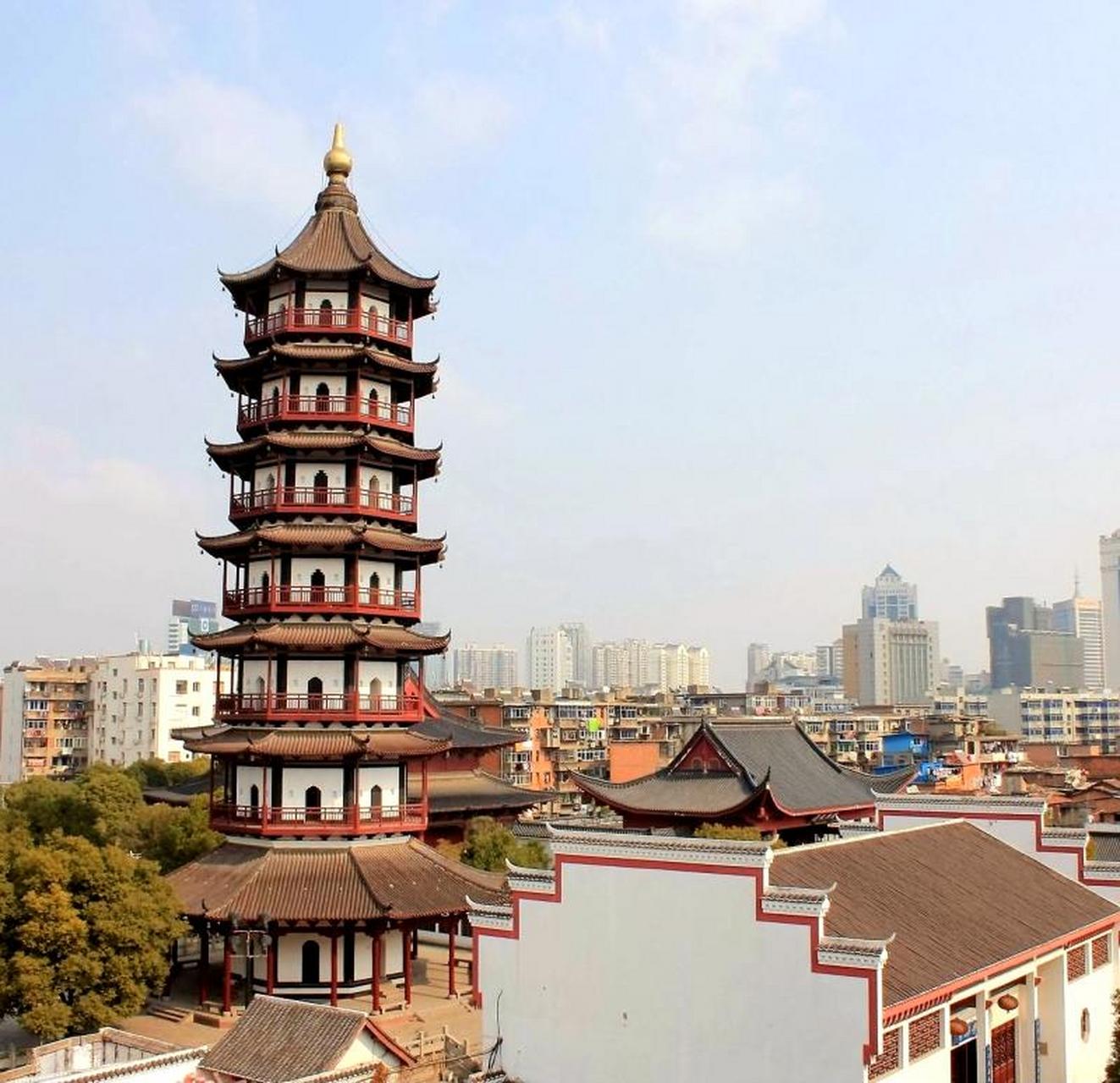 繩金塔上瞰豫章——登臨古塔賞南昌風華